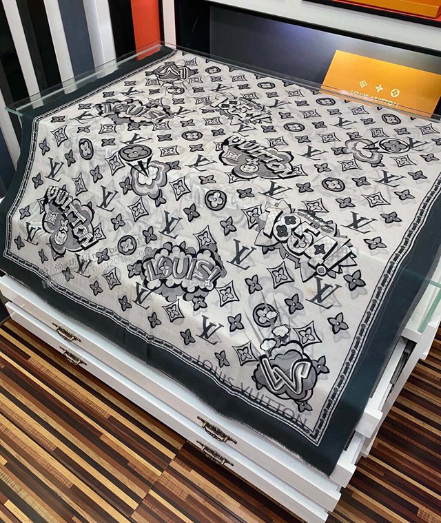 Louis Vuitton新品圍巾 路易威登戒指絨長巾披肩 LV新款羊絨長巾  mmj1556